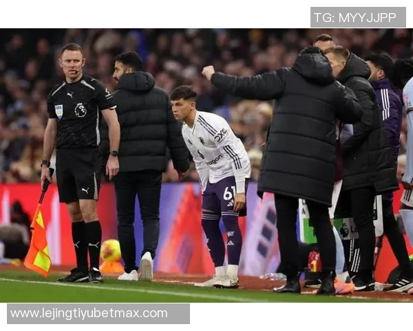 小将谢伊莱西随曼联一线队训练全力备战埃弗顿挑战赛